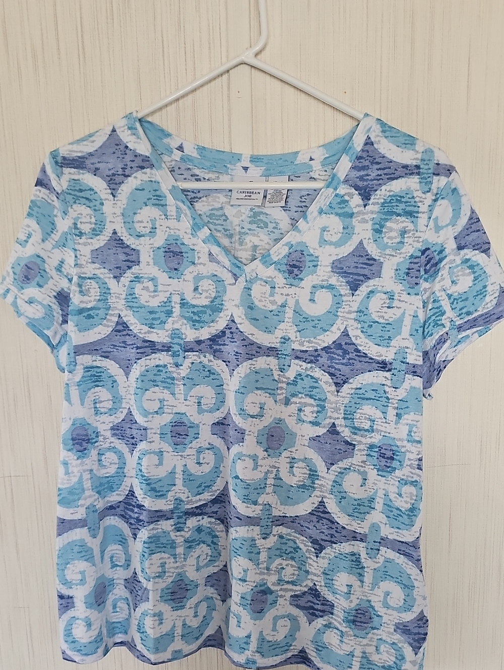 Caribbean Joe Blue & White V-Neck Geometric Print Tee